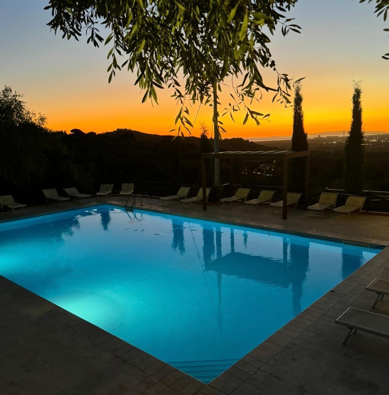 Aparthotel Madonna Del Poggio Cav à Scarlino Extérieur photo