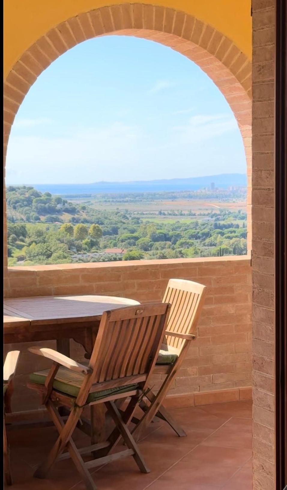 Aparthotel Madonna Del Poggio Cav à Scarlino Extérieur photo